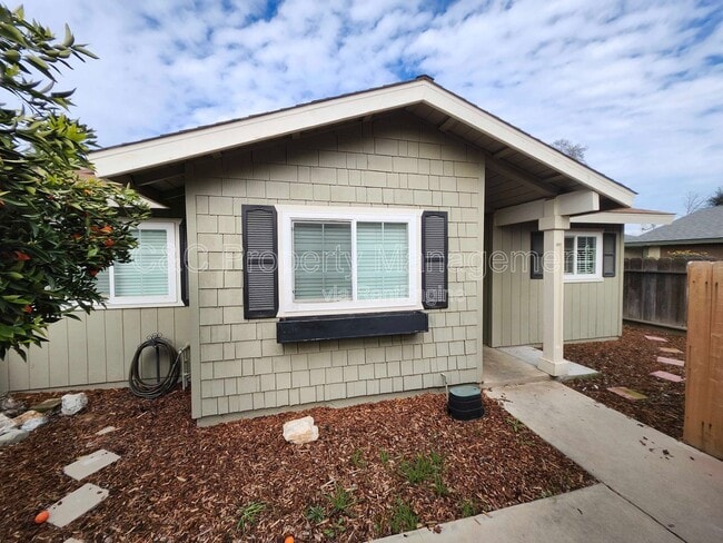 Building Photo - 2546 W Victor Ct