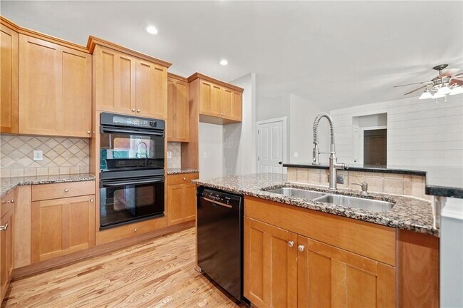 Building Photo - 521 Wooded Mountain Trail