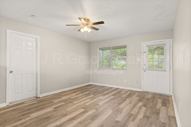 Foto del edificio - 4404 Pecan Ln