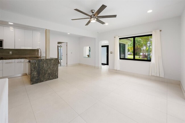 Building Photo - 1201 NE 178th St