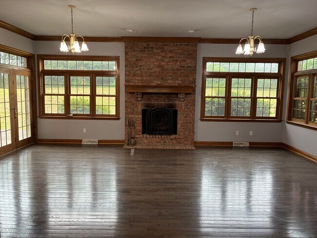 Foto del edificio - Magnificent 5-Bedroom Private Estate in Butler, PA