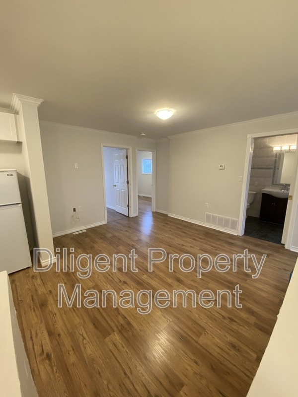 Building Photo - 612 Romaine St