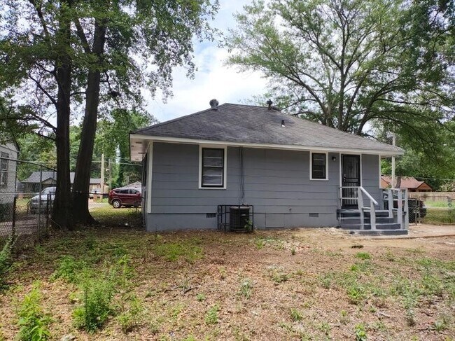 Building Photo - 3451 Sharpe Ave