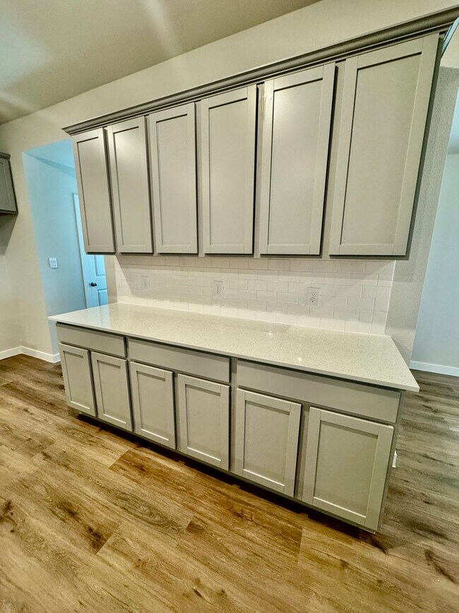 Foto del edificio - Be the first to call this brand-new 2025 build home yours!