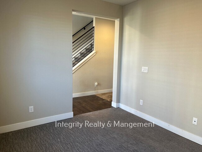 Building Photo - 2457 Majorca Dr