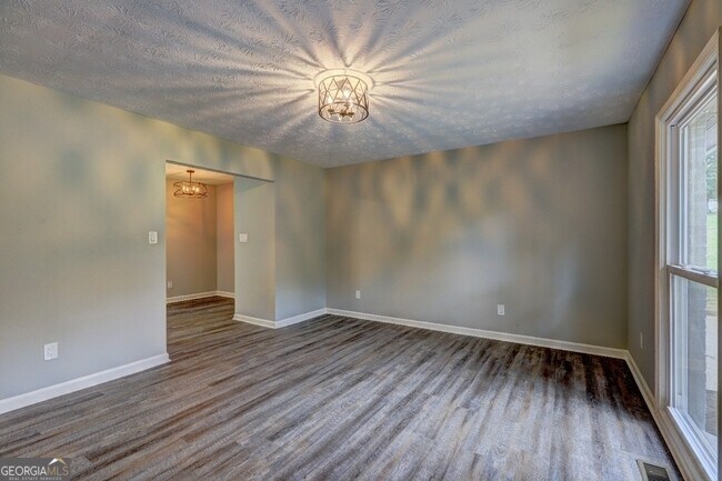 Building Photo - 215 Fond Ct