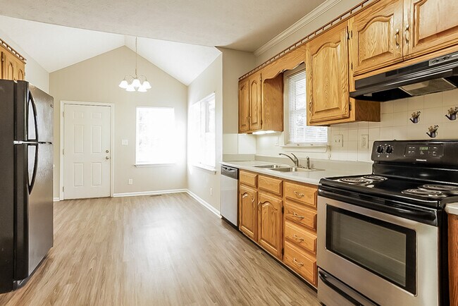Building Photo - Charming Three Bedroom Home in Graniteville!!