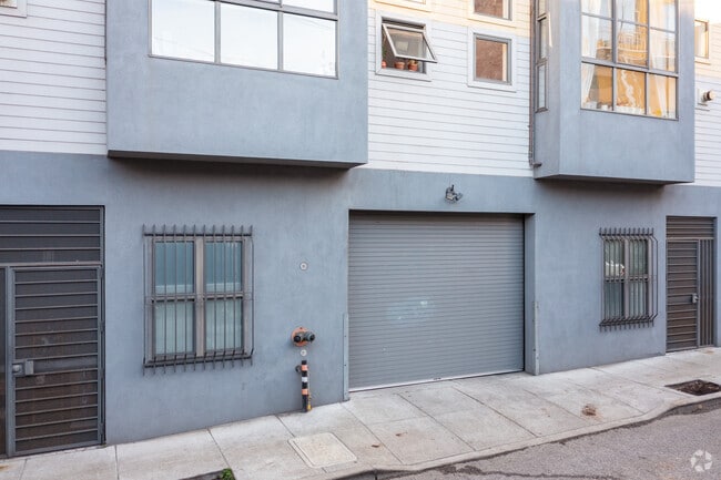 Parking Garage - 761 Tehama St