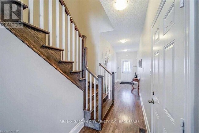 Building Photo - 39 Sunset Way