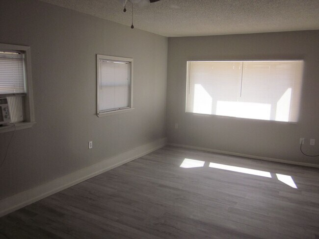 Building Photo - Hamlet