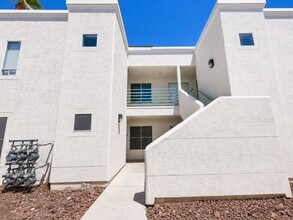 Building Photo - 7100 W Pirates Cove Rd