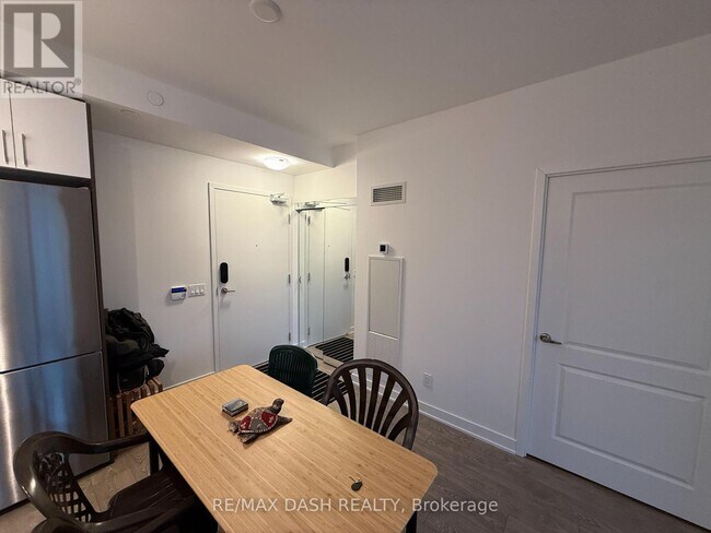 Building Photo - 543 Richmond St W