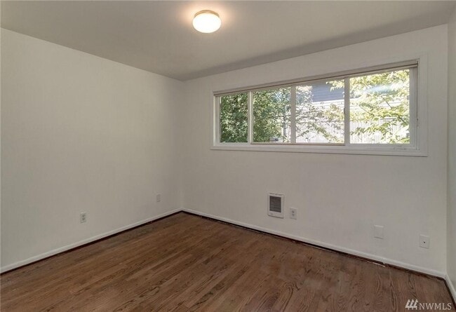 Building Photo - 3BR Bellevue Single-Family Home — Near Mic...
