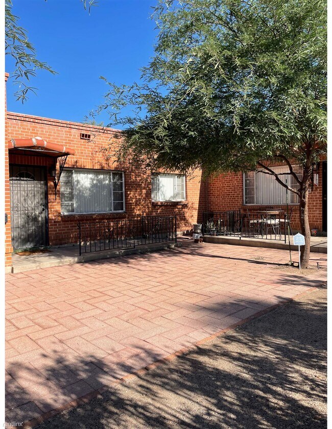 Building Photo - 1 br, 1 bath 4plex - 2919 East 10th Street