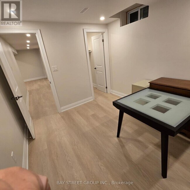 Photo du bâtiment - 129 Huntington Park Dr