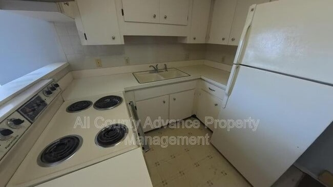 Building Photo - 6189 Chesham Dr