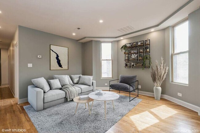 Foto del edificio - 1446 W Irving Park Rd