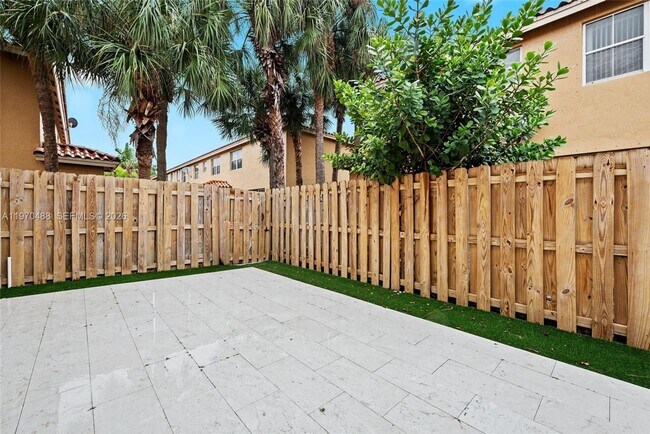 Foto del edificio - 8511 NW 141st Terrace