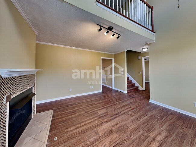Building Photo - 101 Crestside Ct