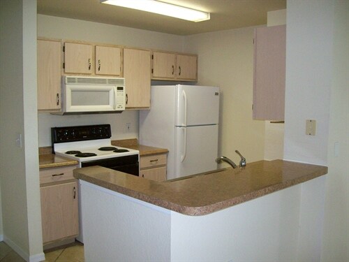 Building Photo - 8821 Manor Loop