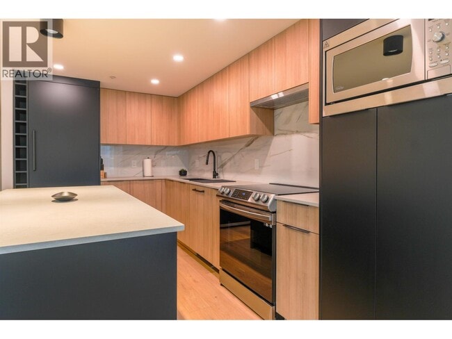 Photo du bâtiment - 1050 Burrard St