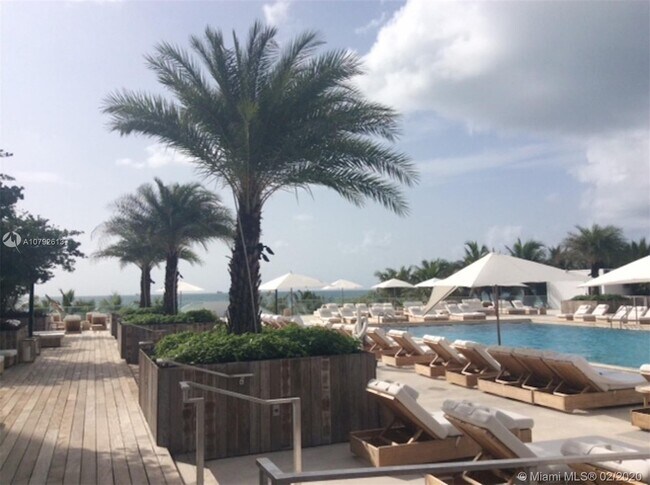 Building Photo - 2301 Collins Ave