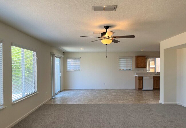 Foto del edificio - Nice 4 Bedroom Family Home for Rent in Great Rocklin Location