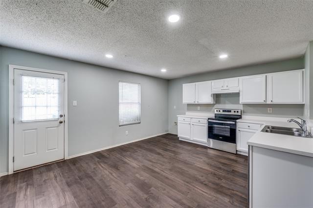 Foto del edificio - 8405 Seven Oaks Ln
