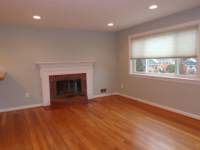 Foto del edificio - Beautiful Three Bedroom House in N Arlington; Dominion Hills