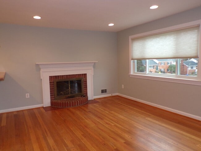 Photo - Beautiful Three Bedroom House in N Arlington; Dominion Hills
