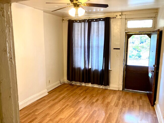 Foto del edificio - 4209 Blaine Ave