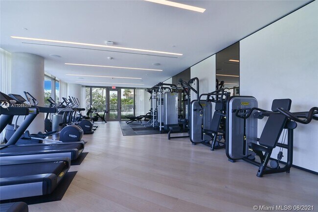Foto del edificio - 10201 Collins Ave
