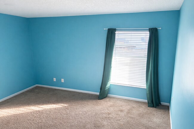 Foto del edificio - 856 Creekway Ct