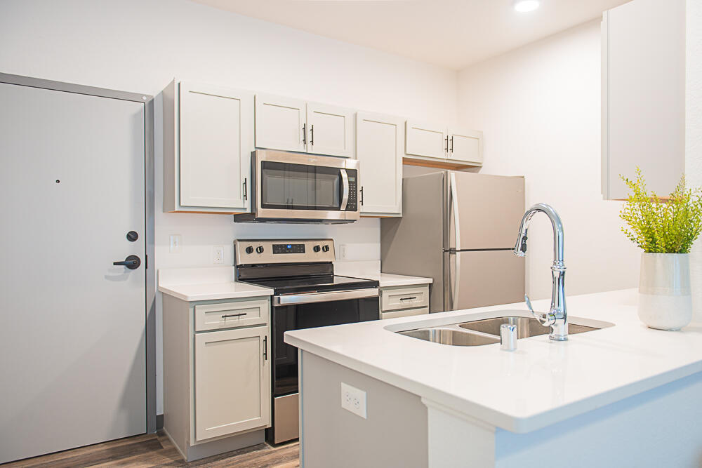 Foto principal - 2075 N Cambridge Ave