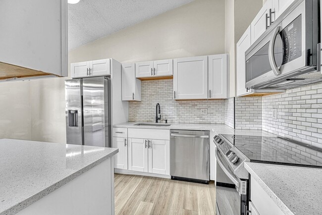 Building Photo - Bright & Updated 3-Bedroom Townhome in Desirable Cherry Creek School District