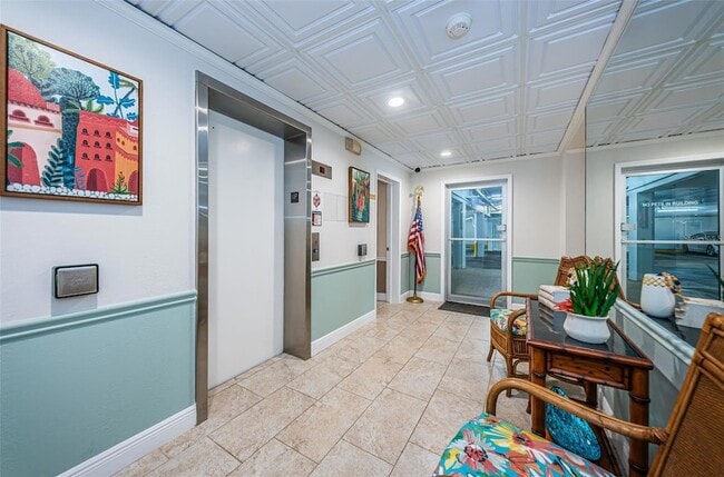 Building Photo - 100 Bluff View Dr