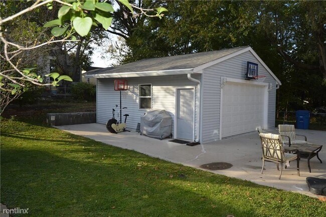Building Photo - 3 br, 2 bath House - 2730 59th St