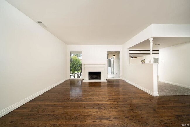Building Photo - 2542 Vuelta Grande Ave