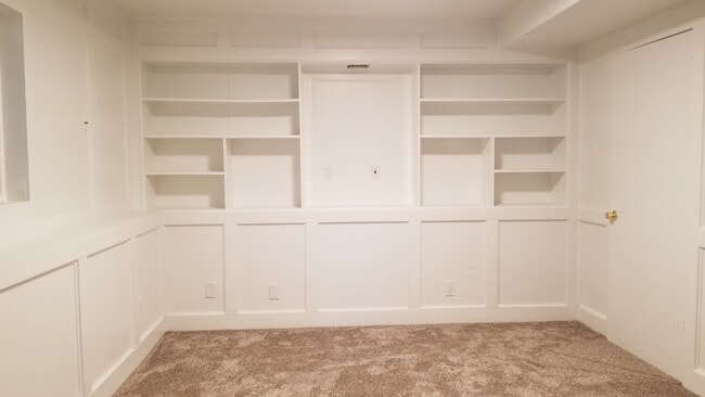 Building Photo - 9800 Garrison Way