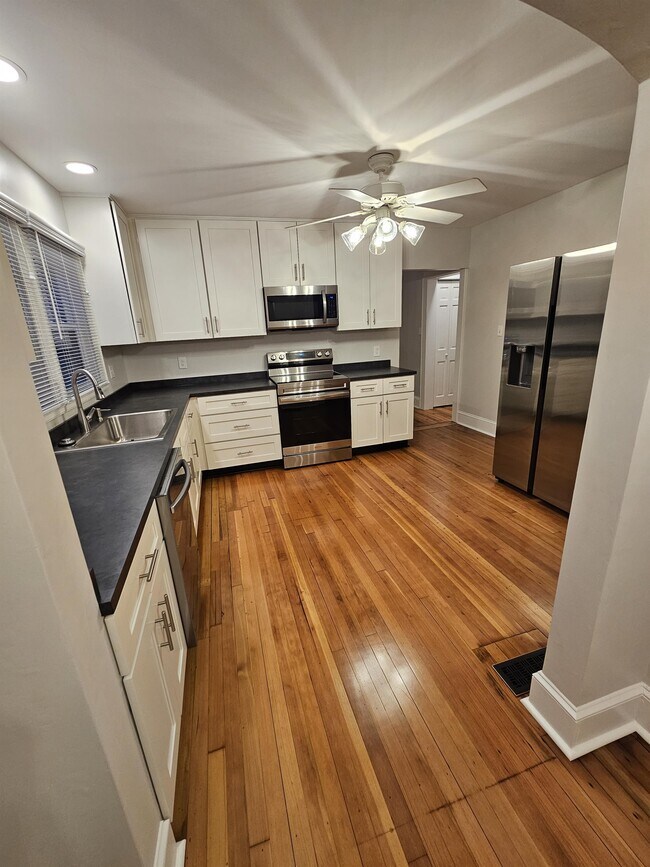 Foto del edificio - 1323 Winfield Dr