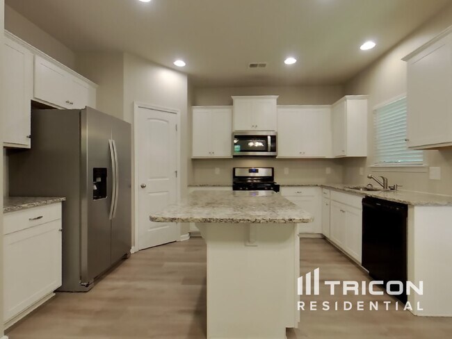 Building Photo - 202 Arbor Dr
