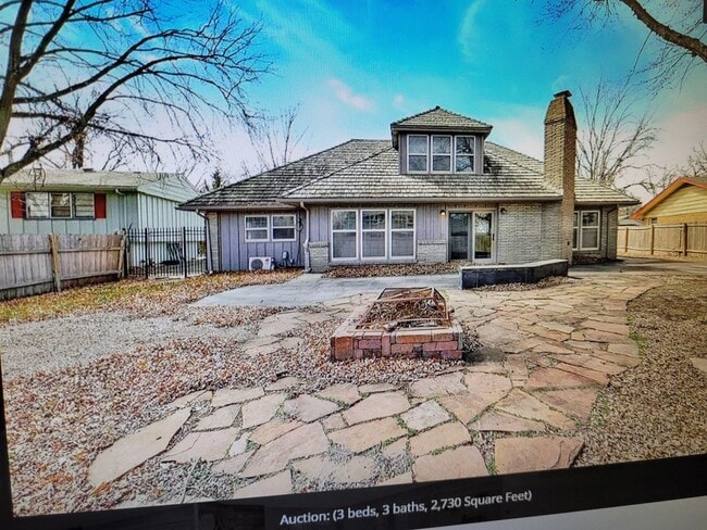 Building Photo - 3 Bed  2 1/2 Bath