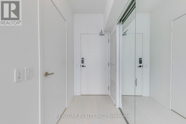 Photo du bâtiment - 3883-3883 Quartz Rd