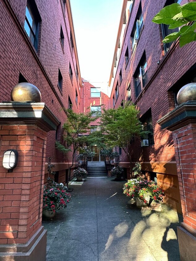 Foto del edificio - Wellesley Court Apartments