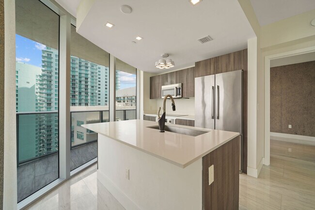 Foto del edificio - 488 NE 18th St