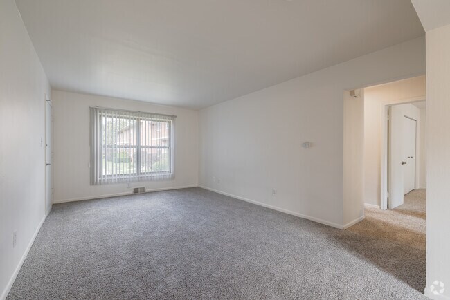 2BR,1BA, sala de estar - Stratford Villa - Oak Park, MI