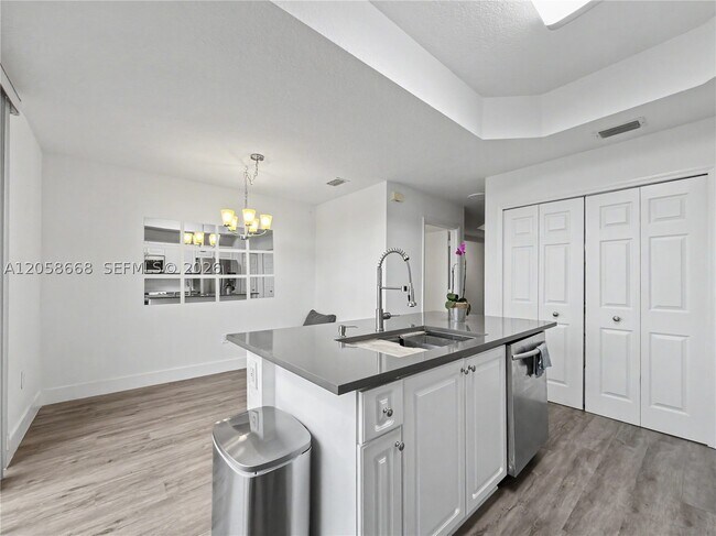 Foto del edificio - 10573 SW 6th St