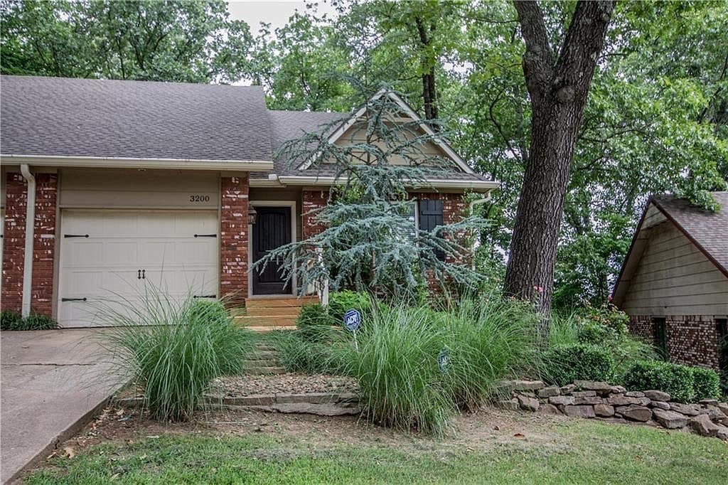 Primary Photo - 3200 Cardinal Creek Cir