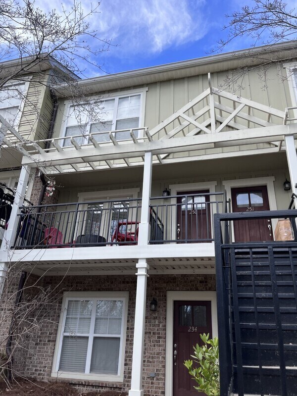 Primary Photo - 490 Barnett Shoals Rd
