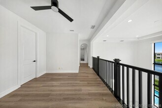 Building Photo - 9065 Watercrest Cir E